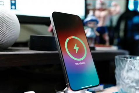 塔河苹果15换屏服务分享用什么充电器给iPhone15充电更好 